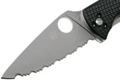Spyderco Tenacious Lightweight C122SBK FRN Serrated Navaja 10 Spyderco Tenacious Lightweight C122SBK FRN Serrated Navaja -Tienda De Cuchillos SPC122SBK 03 spyderco